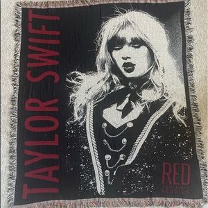 Taylor Swift RED knitted blanket
